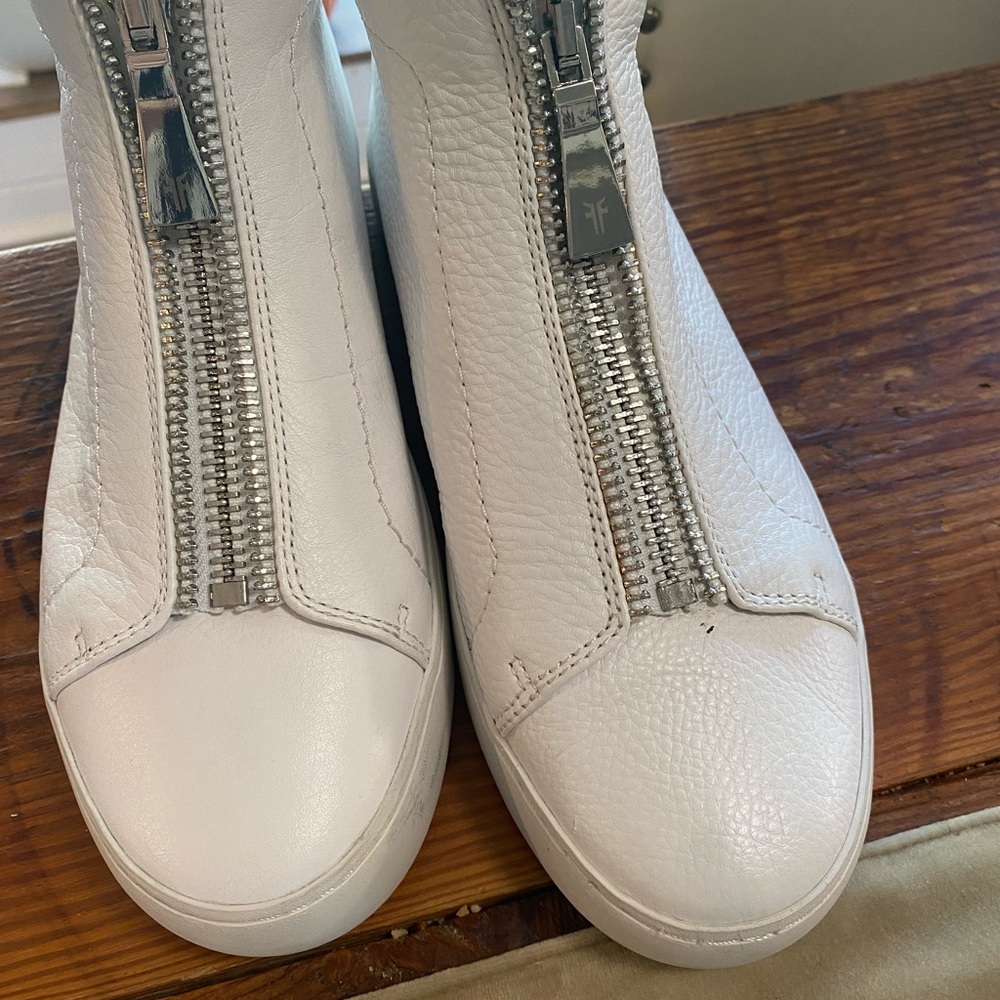 Beautiful White Leather booties brand new